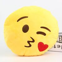 Подушка Emoji Kissing